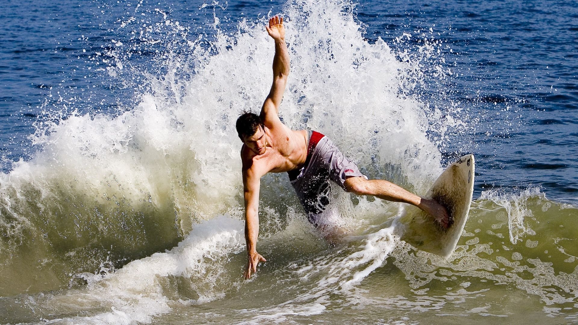 “生死一线:救援现场的惊魂瞬间”,命悬一线的生死救援